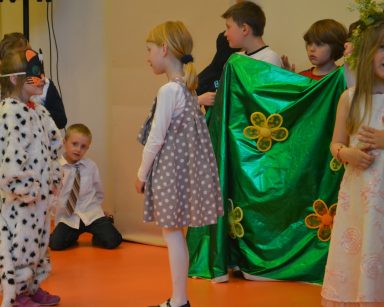 Występ dzieci z Przedszkola numer 8 w Sopocie pod tytułem „Dary czterech wróżek”