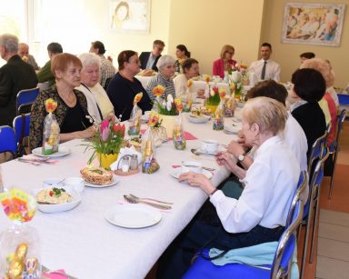 Śniadanie Wielkanocne uczestników Dziennego Domu Pobytu