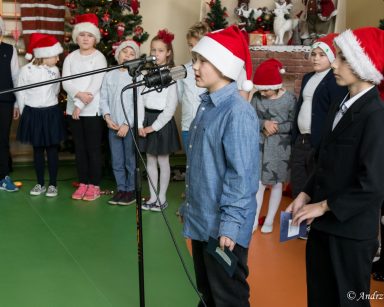 Występ dzieci ze szkoły podstawowej nr 1 w Sopocie
