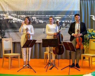 Muzycy z zespołu Unicorn String Qartet. Magda Osiecka, Anna Jankowska, Michał Wroński.