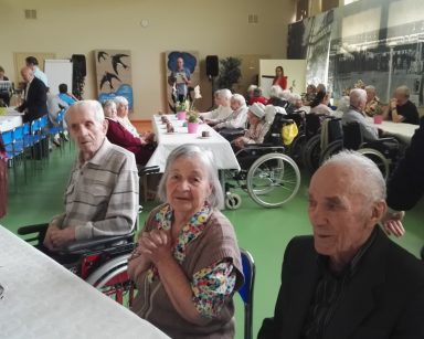 impreza urodzinowa Jubilatów z Domu Pomocy Społecznej i Dziennego Domu Pobytu urodzonych w maju