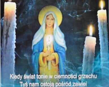 Plakat z okazji święta Matki Boskiej Gromnicznej. Obrazek Maryi, dwie gromnice, tekst modlitwy.